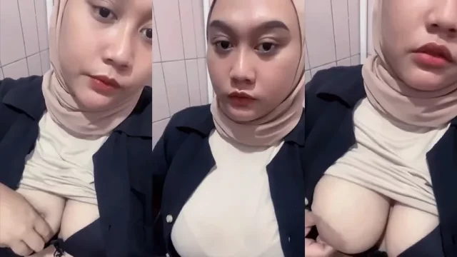 Bokep Indo Hijab Toge Binal Pamerin Susu